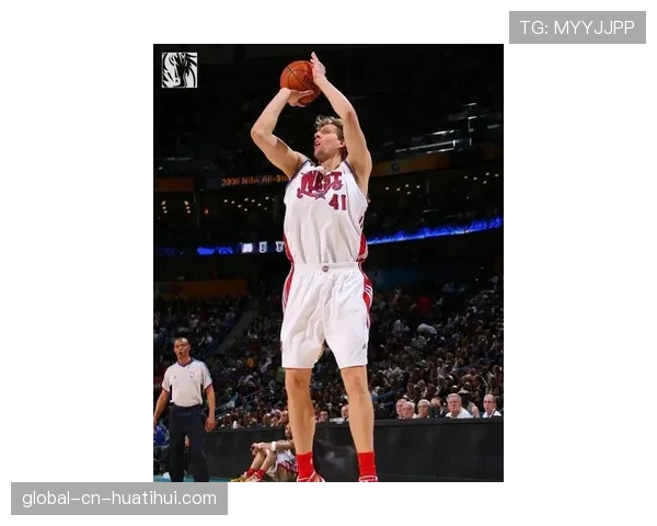 “中场致敬：独行侠为诺维茨基雕像揭幕举办特别仪式”