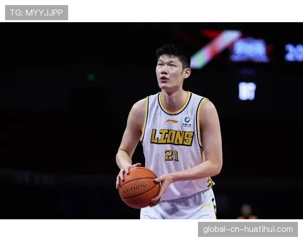 战术板：深圳队如何限制孙铭徽与胡金秋的挡拆配合