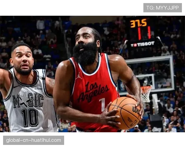 关键时刻，哈登助攻祖巴茨完成空接准绝杀后怒吼庆祝